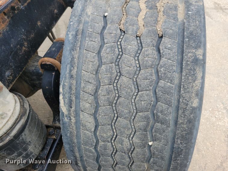 image for item JO9165 2005 Mack CXN613  semi truck