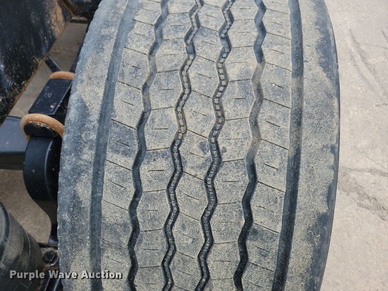 image for item JO9165 2005 Mack CXN613  semi truck