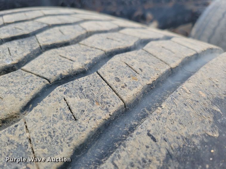 image for item JO9165 2005 Mack CXN613  semi truck