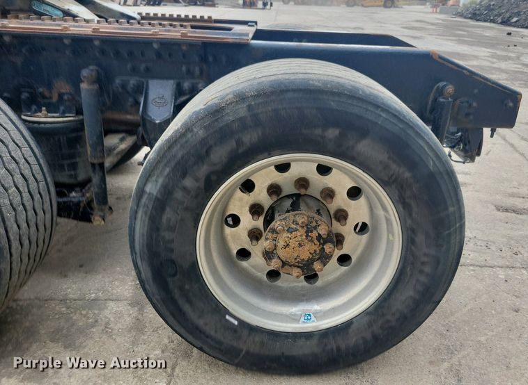 image for item JO9165 2005 Mack CXN613  semi truck