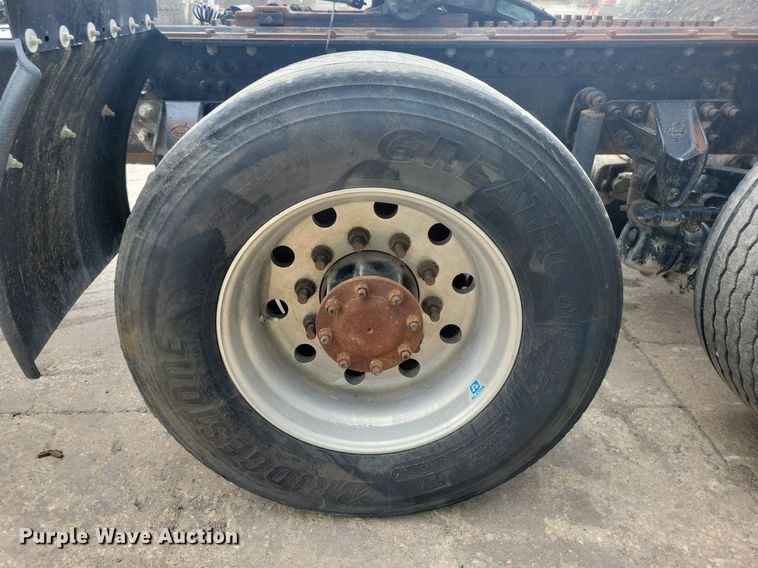 image for item JO9165 2005 Mack CXN613  semi truck