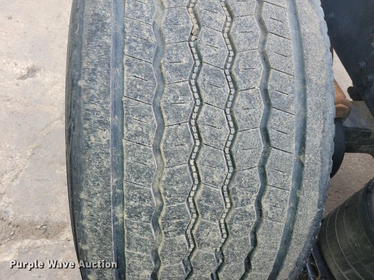 image for item JO9165 2005 Mack CXN613  semi truck