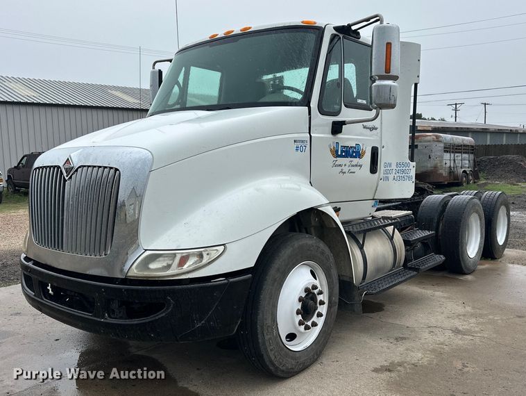 image for item KL9072 2010 International 8600  semi truck