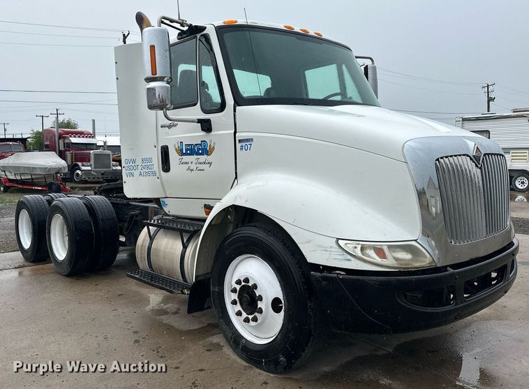 image for item KL9072 2010 International 8600  semi truck