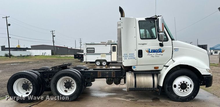 image for item KL9072 2010 International 8600  semi truck