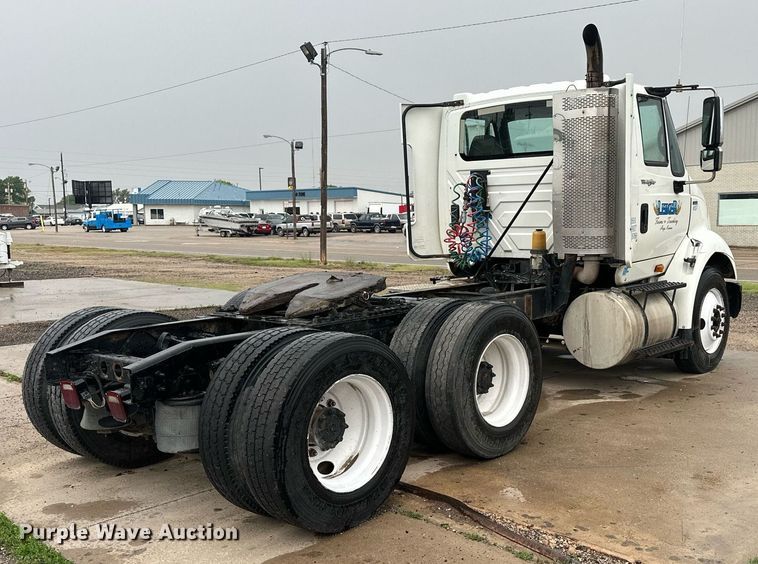 image for item KL9072 2010 International 8600  semi truck