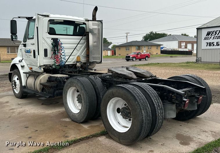 image for item KL9072 2010 International 8600  semi truck
