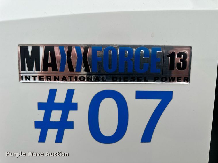 image for item KL9072 2010 International 8600  semi truck