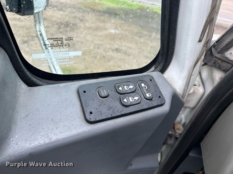 image for item KL9072 2010 International 8600  semi truck