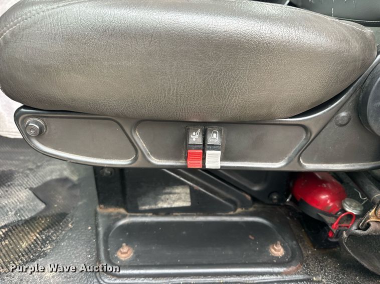 image for item KL9072 2010 International 8600  semi truck