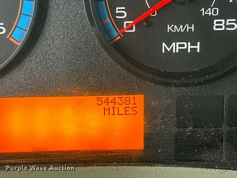 image for item KL9072 2010 International 8600  semi truck