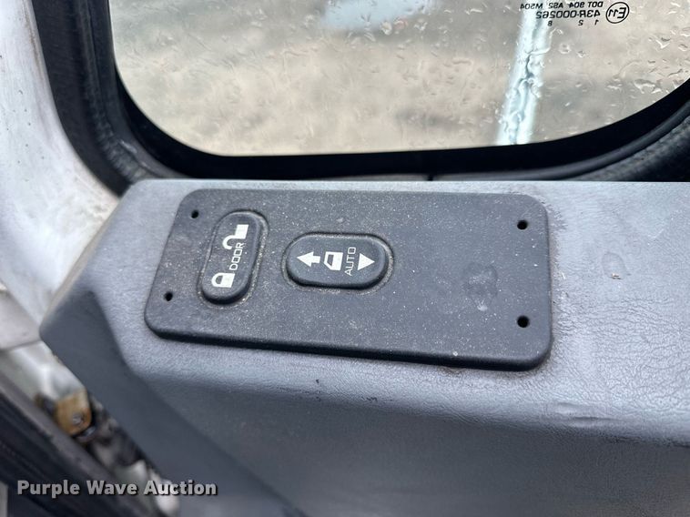 image for item KL9072 2010 International 8600  semi truck