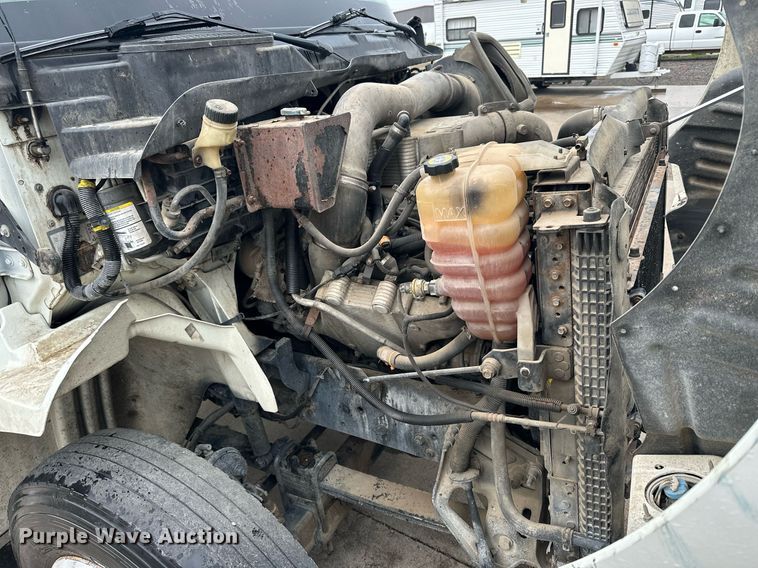 image for item KL9072 2010 International 8600  semi truck