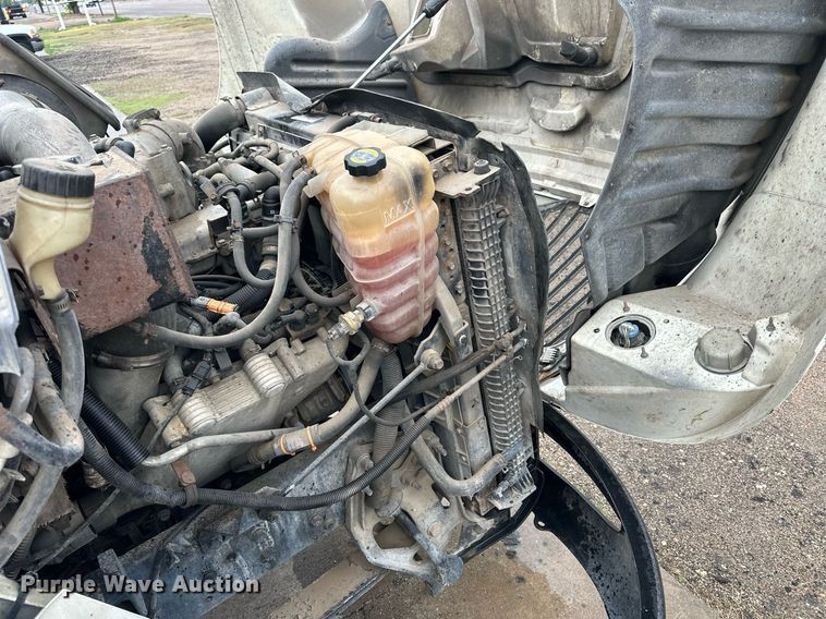 image for item KL9072 2010 International 8600  semi truck