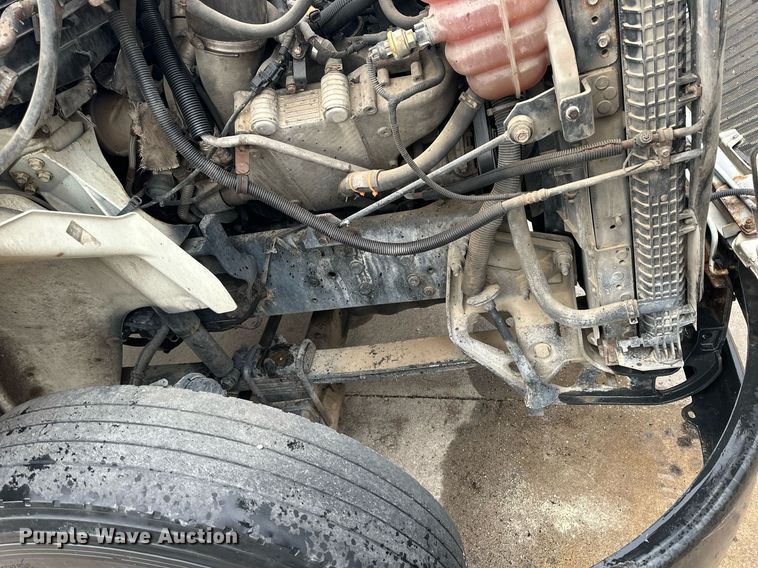 image for item KL9072 2010 International 8600  semi truck