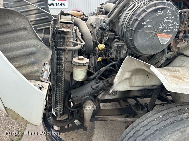 image for item KL9072 2010 International 8600  semi truck