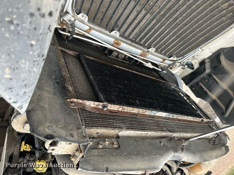 image for item KL9072 2010 International 8600  semi truck