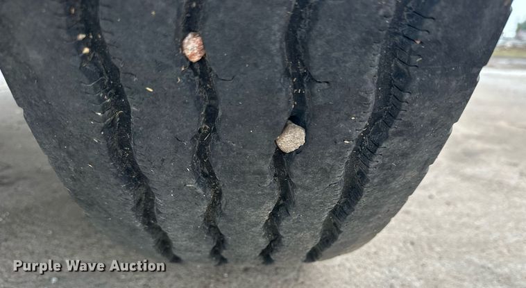 image for item KL9072 2010 International 8600  semi truck