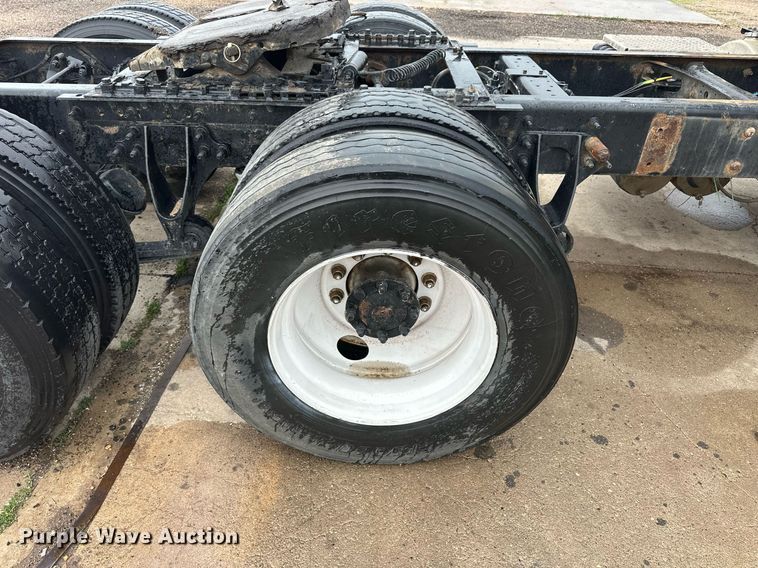 image for item KL9072 2010 International 8600  semi truck