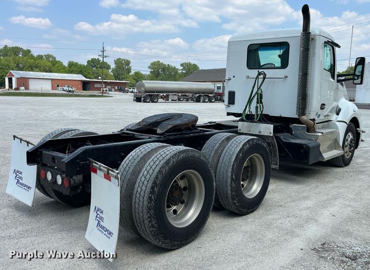 image for item LA9964 2017 Kenworth T680  semi truck