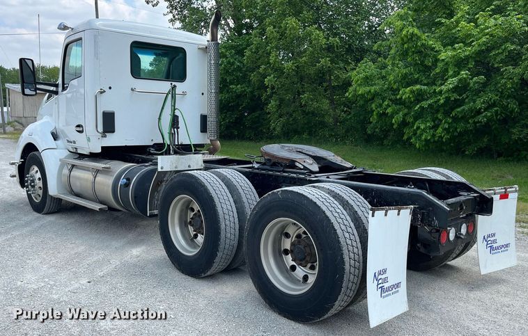 image for item LA9964 2017 Kenworth T680  semi truck