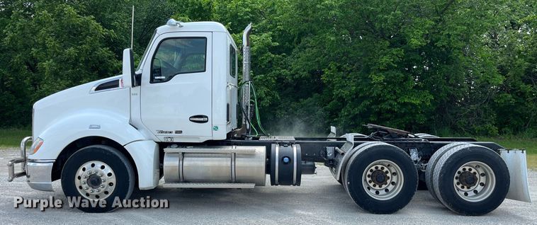 image for item LA9964 2017 Kenworth T680  semi truck