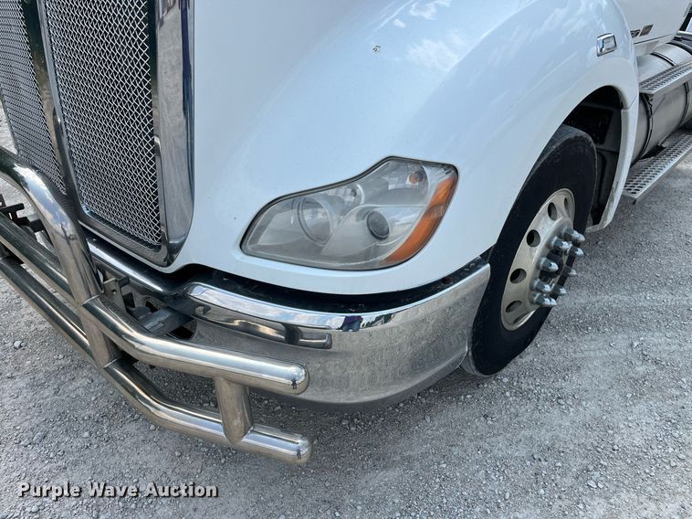 image for item LA9964 2017 Kenworth T680  semi truck