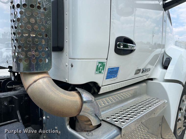 image for item LA9964 2017 Kenworth T680  semi truck