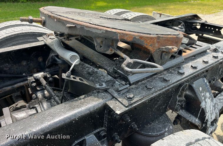 image for item LA9964 2017 Kenworth T680  semi truck