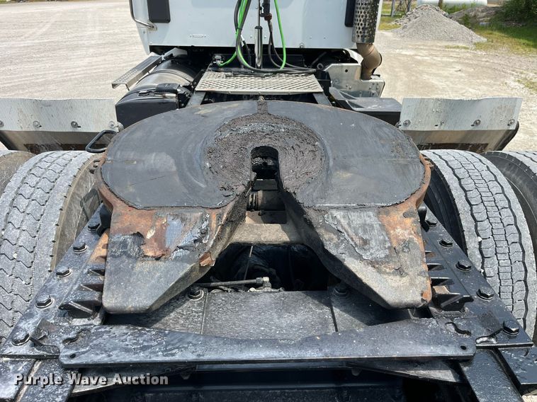 image for item LA9964 2017 Kenworth T680  semi truck