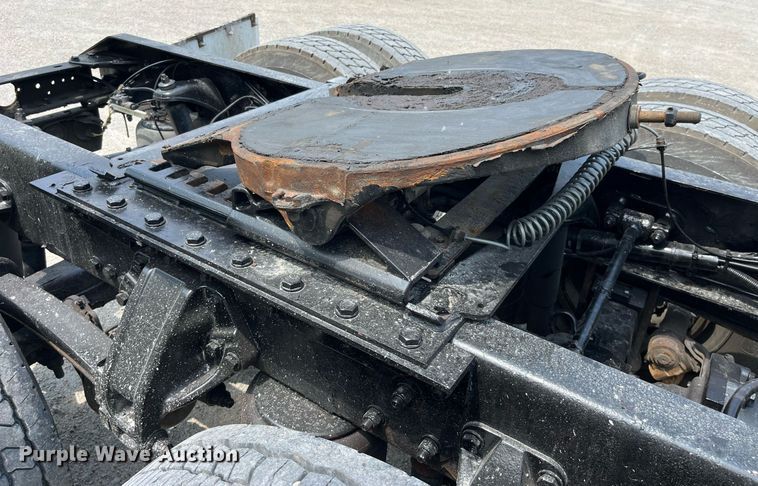 image for item LA9964 2017 Kenworth T680  semi truck