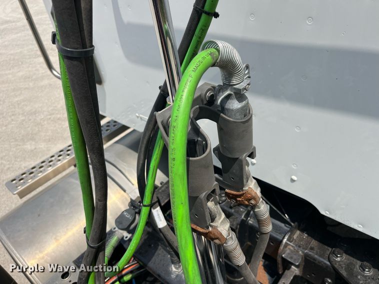 image for item LA9964 2017 Kenworth T680  semi truck