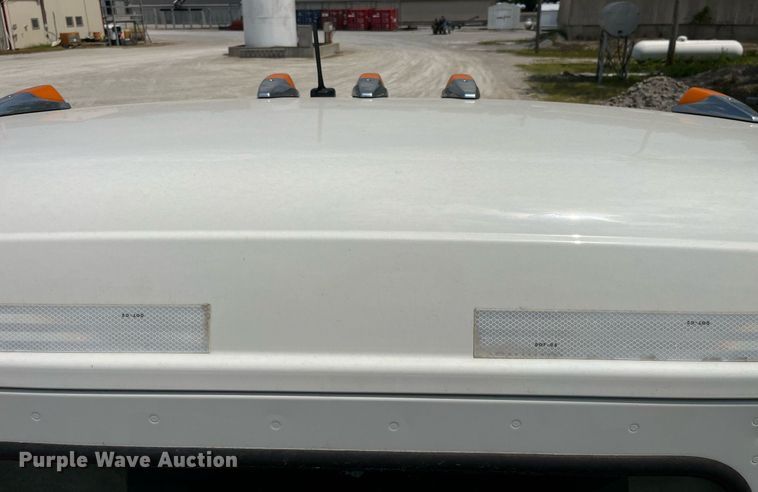 image for item LA9964 2017 Kenworth T680  semi truck