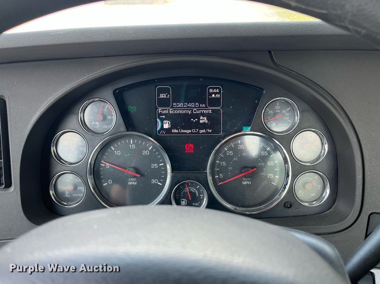 image for item LA9964 2017 Kenworth T680  semi truck