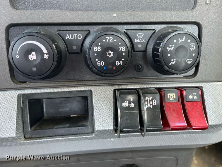 image for item LA9964 2017 Kenworth T680  semi truck