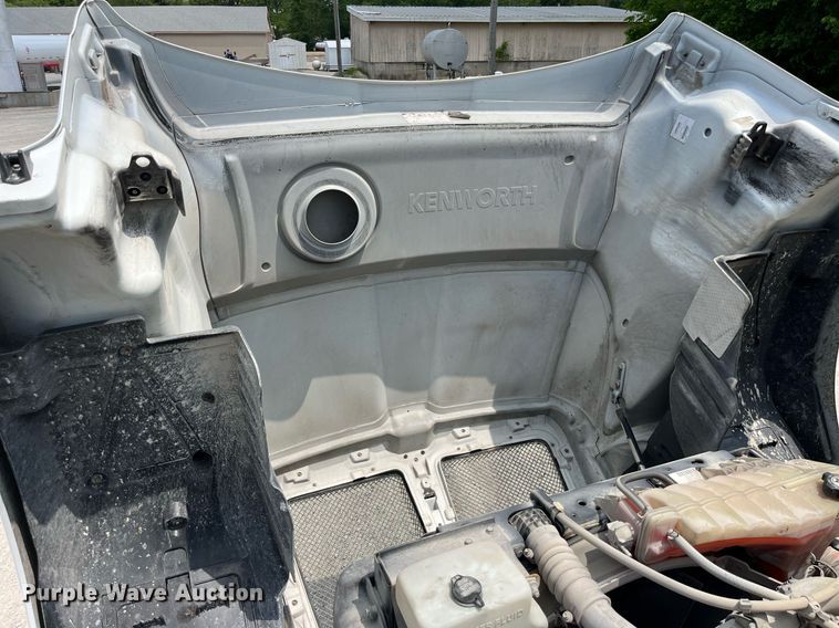 image for item LA9964 2017 Kenworth T680  semi truck