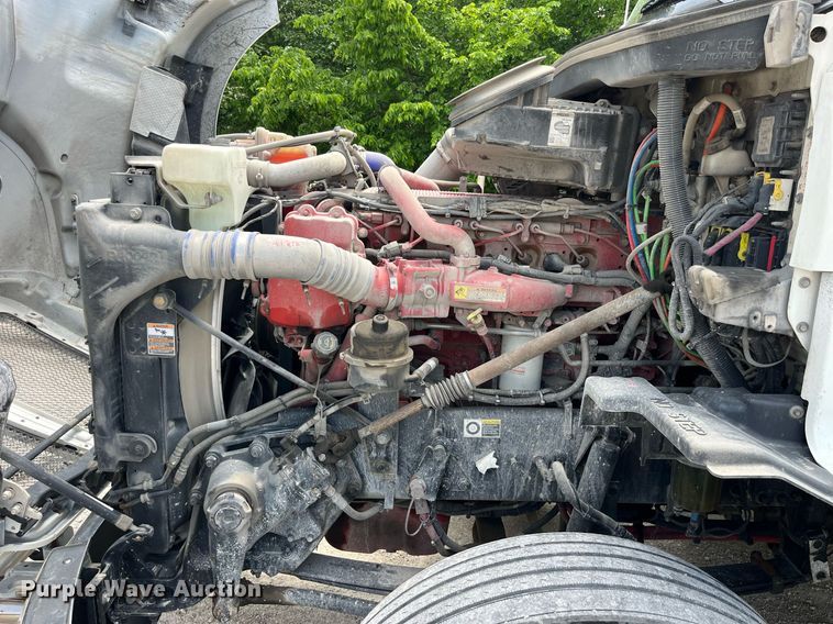 image for item LA9964 2017 Kenworth T680  semi truck