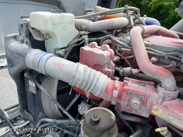 image for item LA9964 2017 Kenworth T680  semi truck