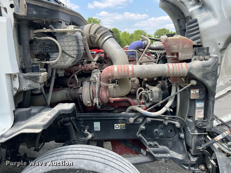 image for item LA9964 2017 Kenworth T680  semi truck