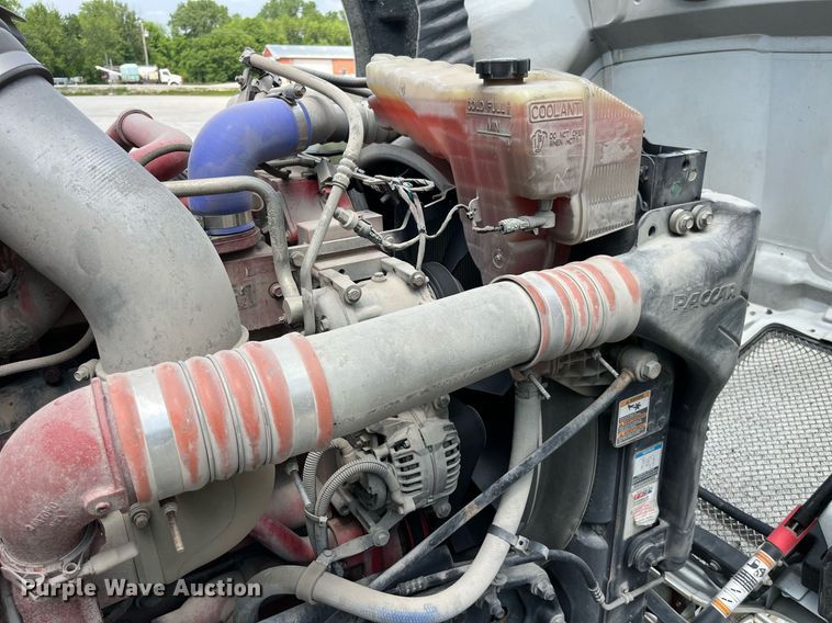 image for item LA9964 2017 Kenworth T680  semi truck