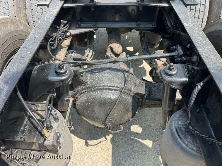 image for item LA9964 2017 Kenworth T680  semi truck