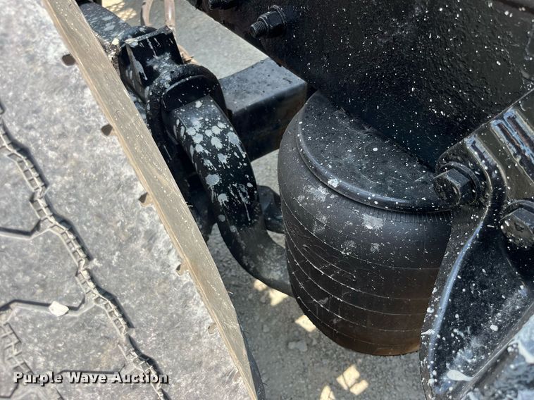 image for item LA9964 2017 Kenworth T680  semi truck