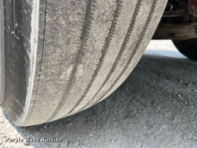 image for item LA9964 2017 Kenworth T680  semi truck