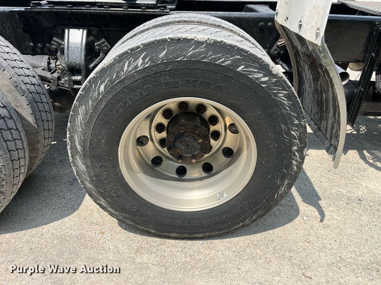 image for item LA9964 2017 Kenworth T680  semi truck