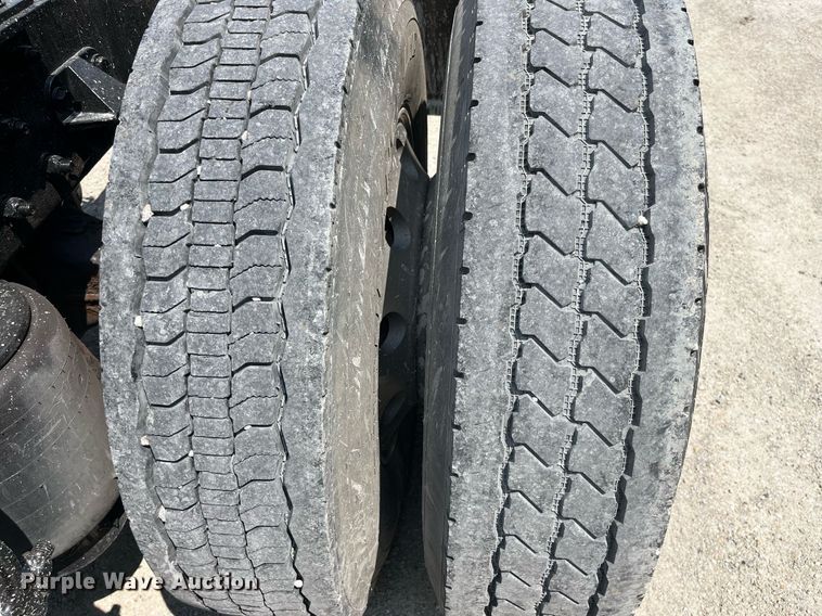 image for item LA9964 2017 Kenworth T680  semi truck