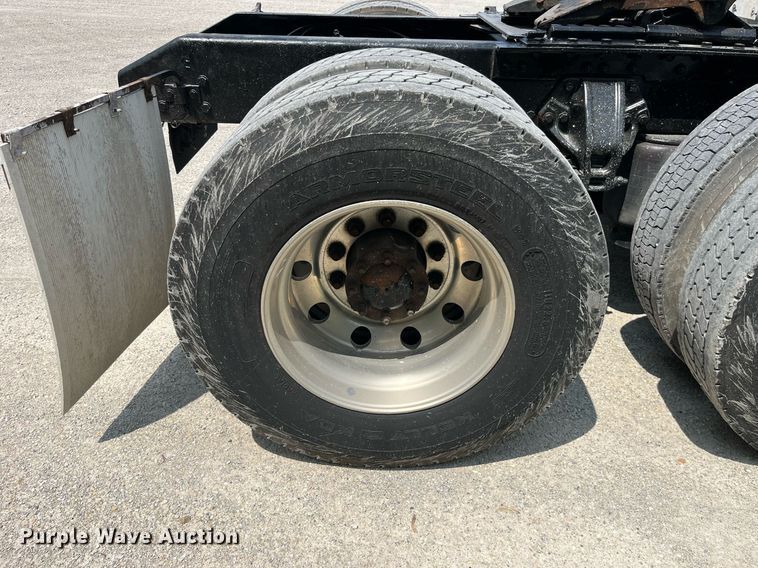 image for item LA9964 2017 Kenworth T680  semi truck