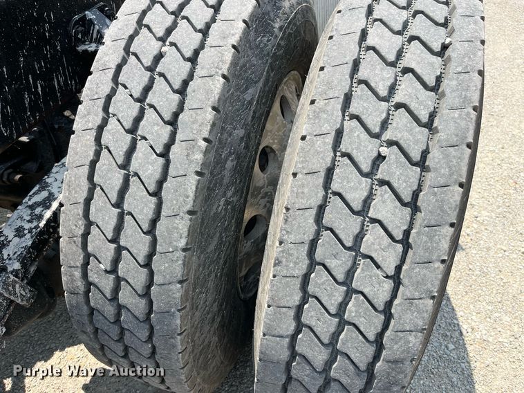 image for item LA9964 2017 Kenworth T680  semi truck