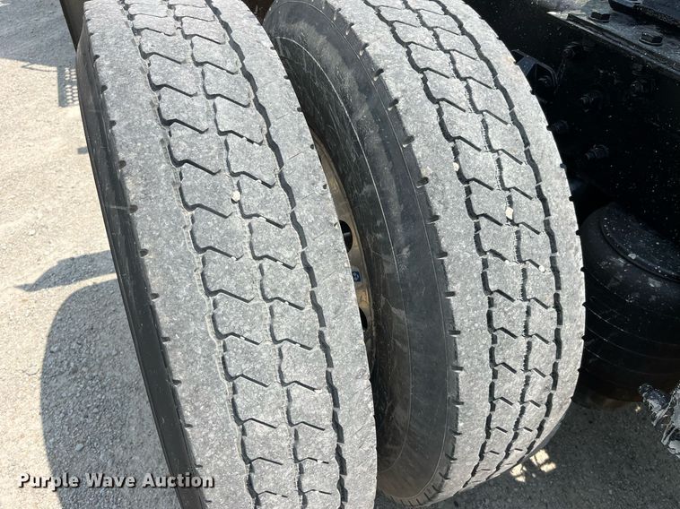 image for item LA9964 2017 Kenworth T680  semi truck