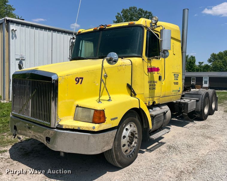 image for item LA9965 1997 Volvo WIA  semi truck