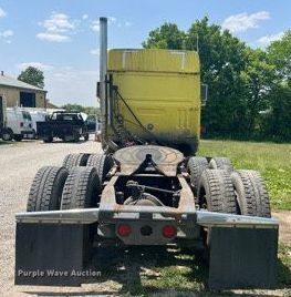 image for item LA9965 1997 Volvo WIA  semi truck